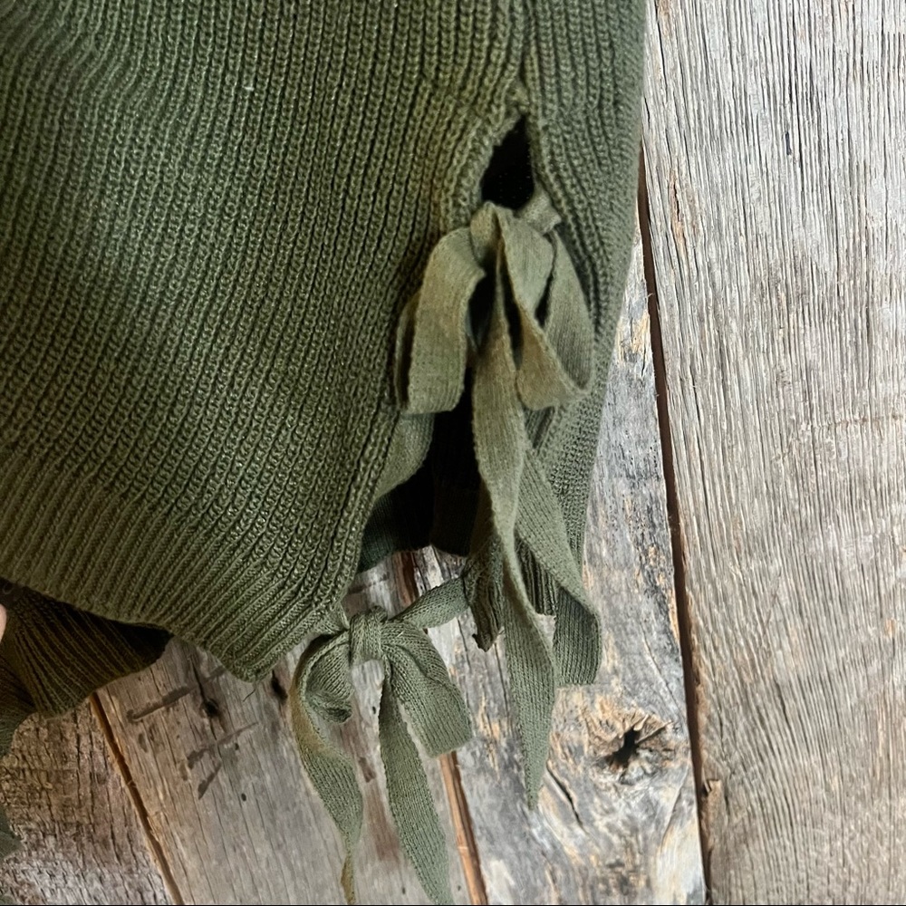 Women’s Large Green Knit Tank Top - Excellent Condition - Picture 2 of 3